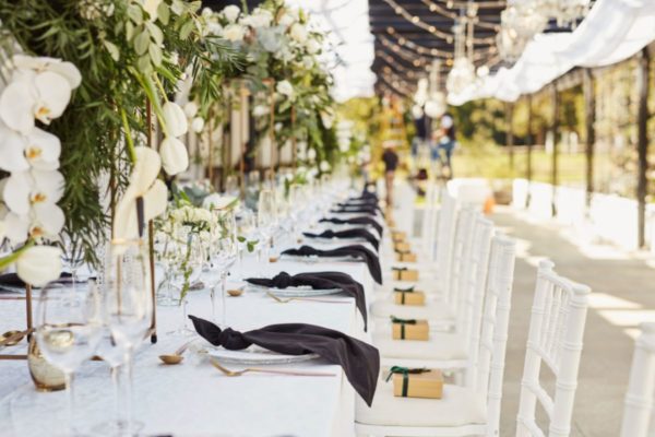 Foto colorida de um casamento - Metrópoles