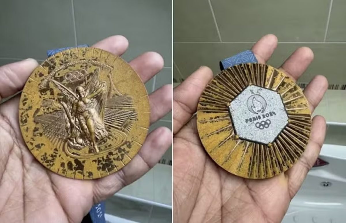 Imagem colorida da medalha dos Jogos Olimpicos de Paris - Metrópoles