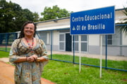 Ela dá aulas de letras-inglês