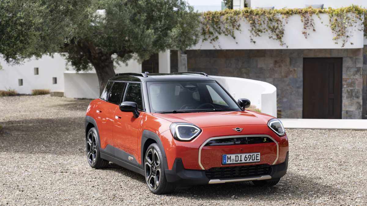 Automóvel Mini Aceman de cor laranja