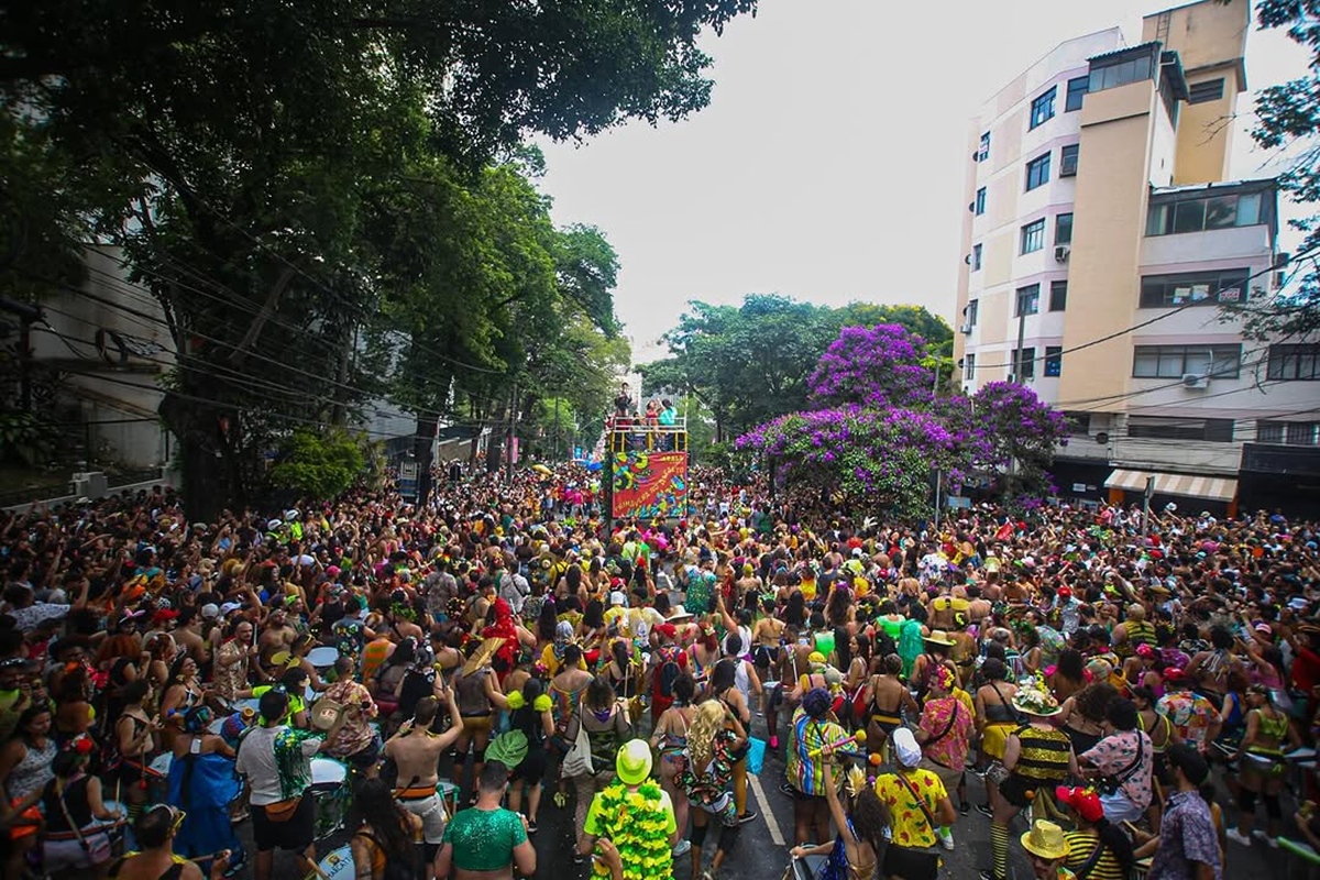 Bloco de Carnaval Abalô-caxi em BH