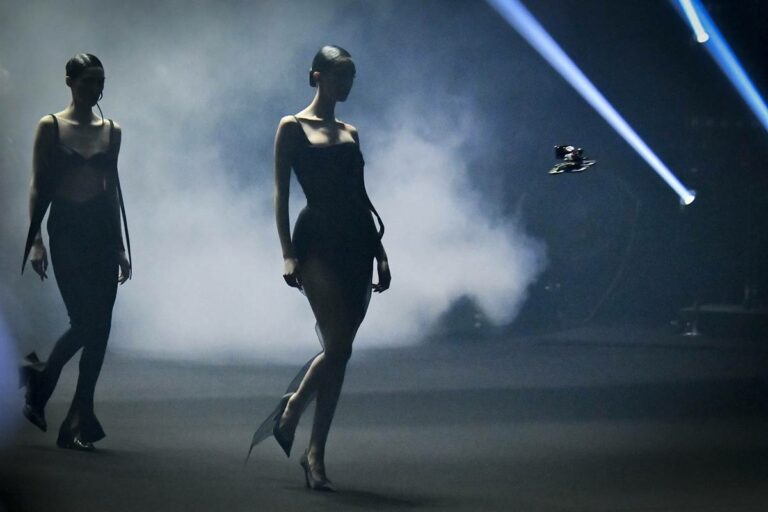 Desfile-da-Mugler-GettyImages-2054049134