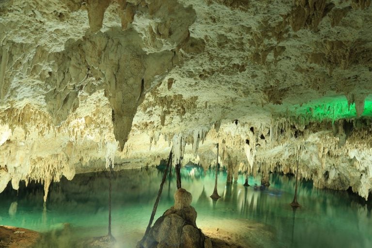 Sac Actun, um dos maiores sistemas de cenotes do mundo