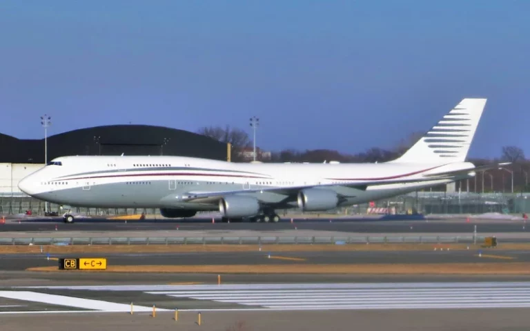 Trump-Air-Force-One-Boeing-747-8-private-jet-800x500jpg