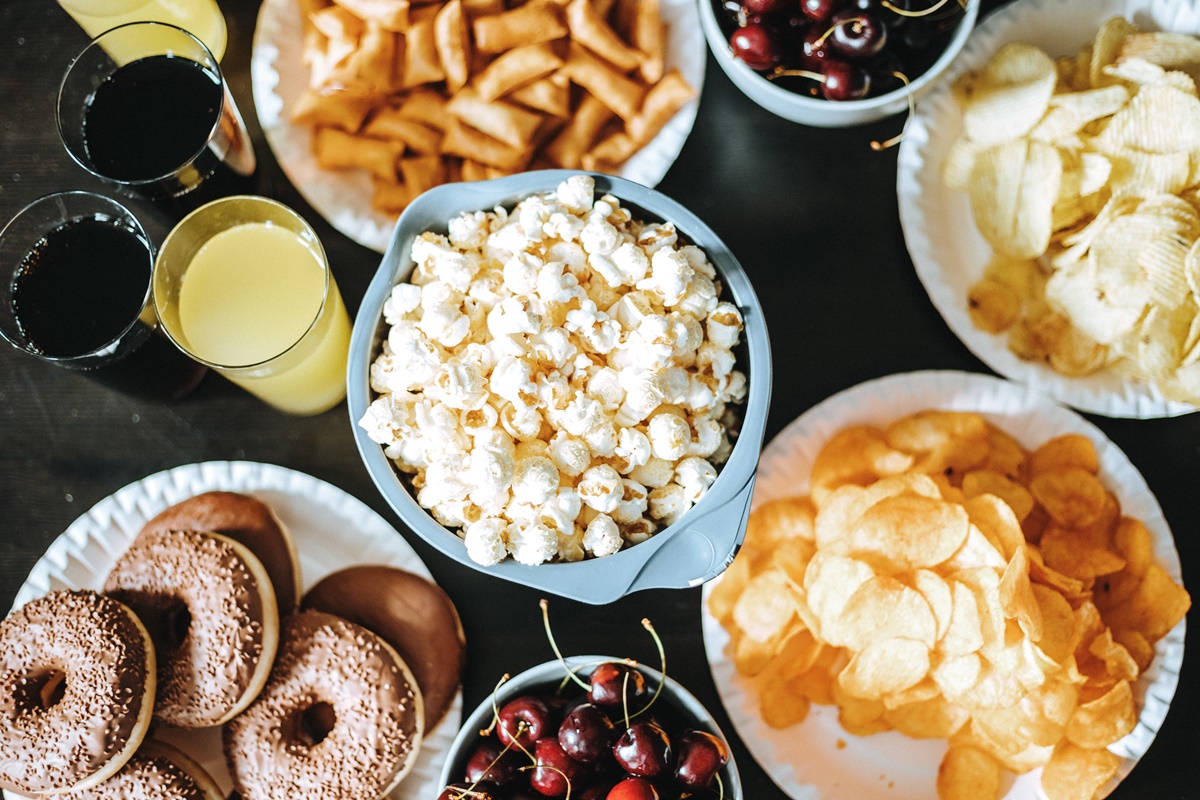 Imagem colorida de alimentos ultraprocessados - metrópoles