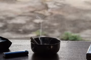 Tabagismo e má alimentação: é importante adotar uma dieta mais saudável, rica em vegetais, frutas e carne magra, além de praticar atividade física pelo menos 3 vezes na semana e não fumar
