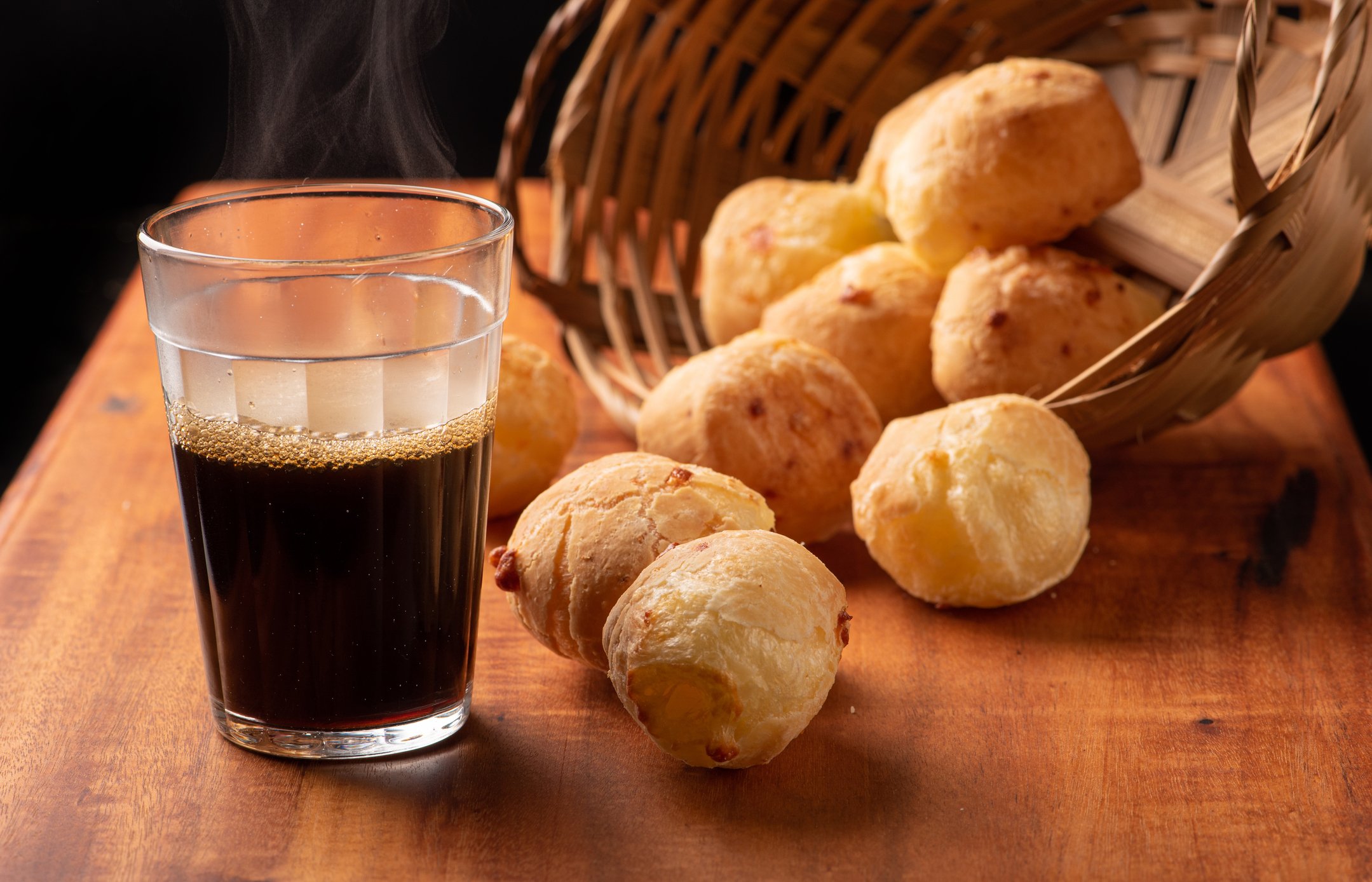 No Brasil, a cultura de consumo de café em cafeterias especializadas teve início somente nos anos 2000, ganhando força, de fato, uma década depois - mas a bebida é parte da identidade nacional