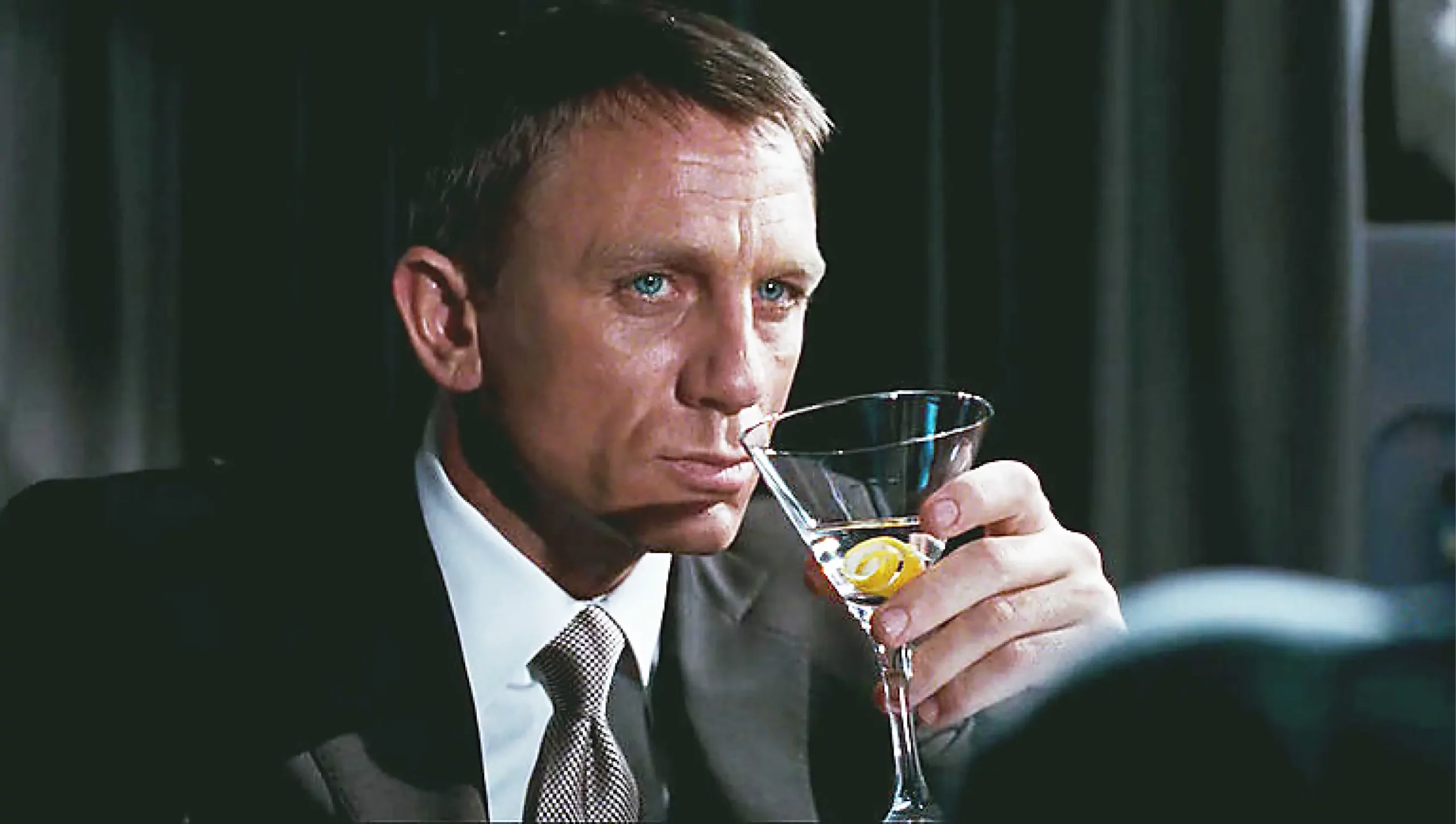 Daniel Craig como James Bond: martini virou assinatura de 007
